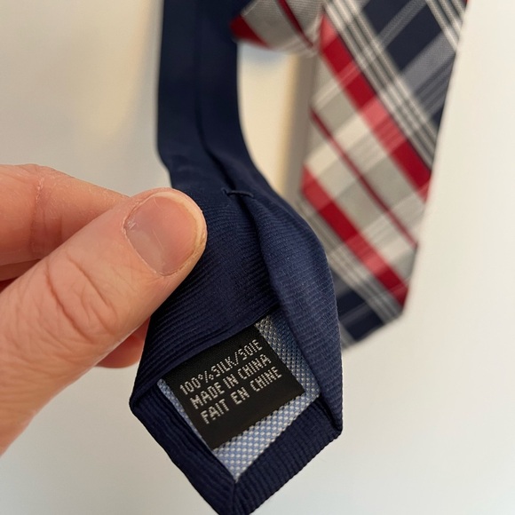 Tommy Hilfiger Plaid Red and Navy 100% silk Tie - Picture 3 of 6